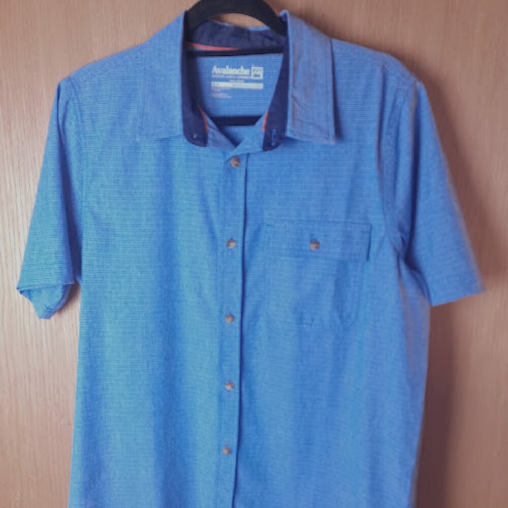 Men's Avalanche Outdoor Supply Short Sleeved Button Down Shirt, Size M